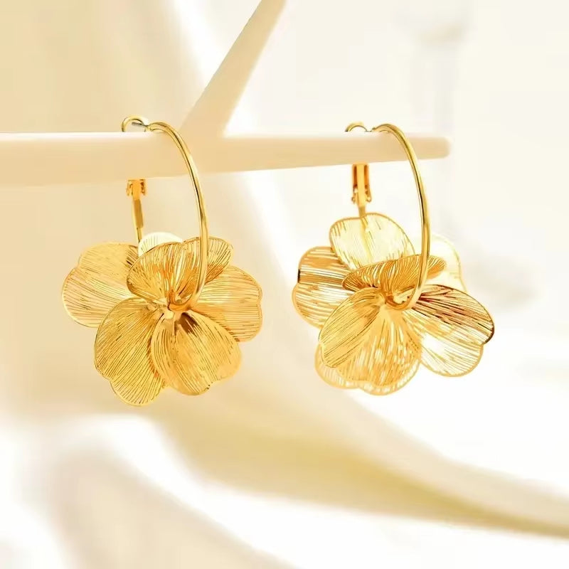 Fashion Golden Double-Layer Hollow Flower Hoop Earring for Women Vintage Dangle Earrings for Daily Wear Ear Hook Jewelry Gifts