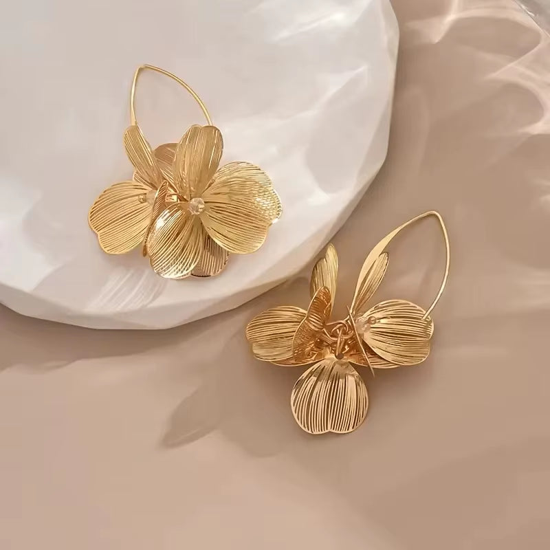 Fashion Golden Double-Layer Hollow Flower Hoop Earring for Women Vintage Dangle Earrings for Daily Wear Ear Hook Jewelry Gifts