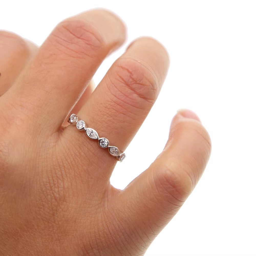 100% Pure 925 Sterling Silver Classic Design AAA Sparking Clear Cubic Zirconia Circle Engagement Band Silver Ring
